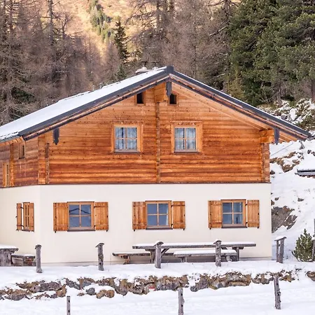 Neuhofalm Mit Sauna Und Hobbyraum Chalet *